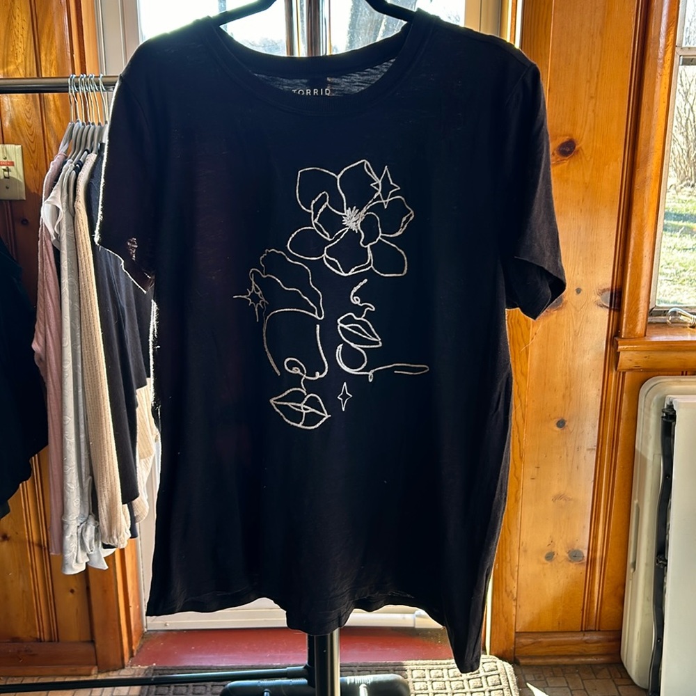4/$16 Torrid embroidered T Shirt 0x
